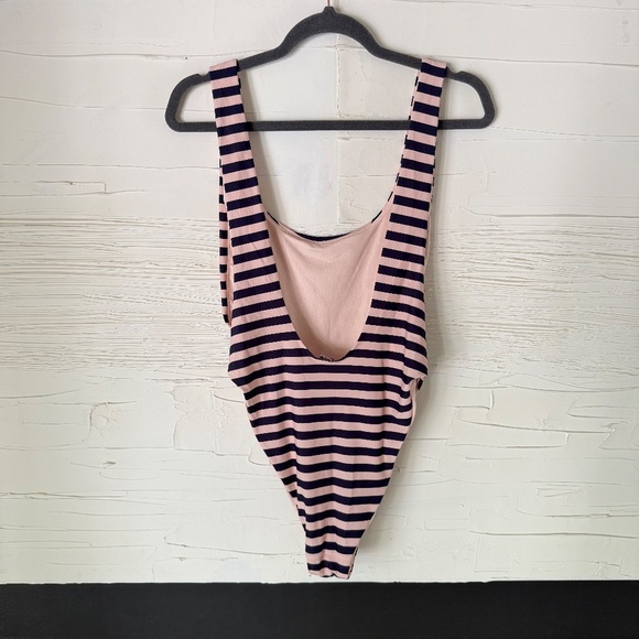 Aerie | L Striped Scoop Neck One-Piece Swimsuit - Picture 3 of 5
